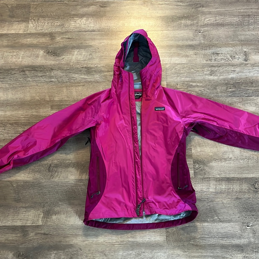 Patagonia women’s raincoat